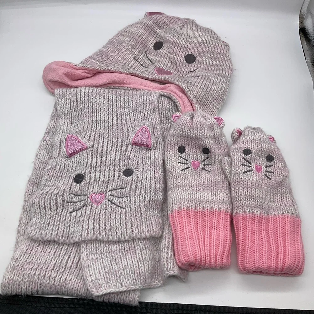 A CHILDRENS PLACE GIRLS KITTY BEANIE WITH MATCHING SCARF AND GLOVES‎